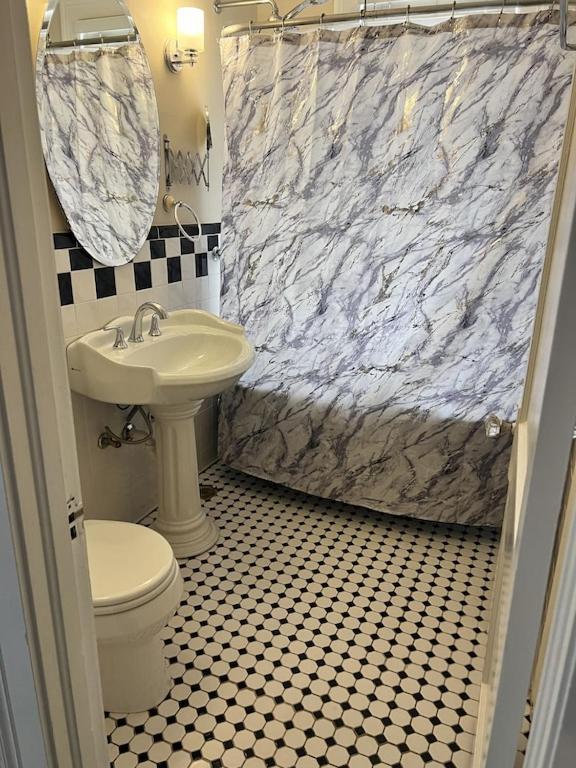 Ferienwohnung Secret Oasis In The Heart Of Hartford Exterior foto